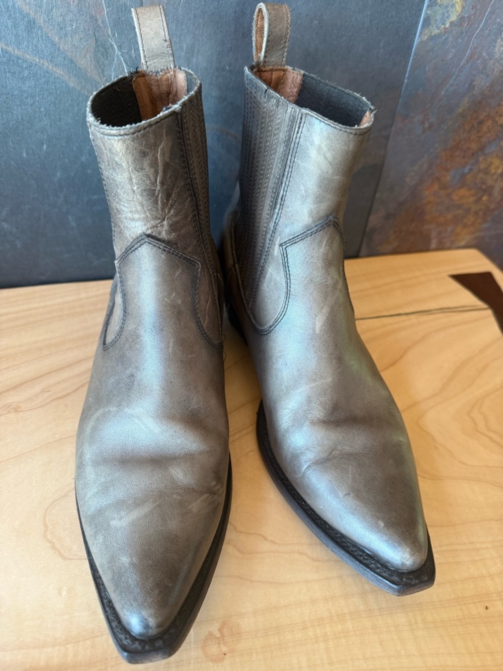 Frye Sacha Chelsea taupe boot. Double elastic and rear pull on, pointed toe. 9B